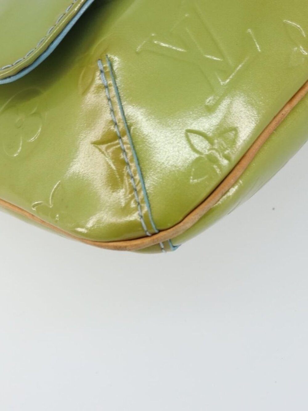 Authentic LOUIS VUITTON Vernis Thompson Street Shoulder Bag Baby Blue M91009 - Picture 3 of 16